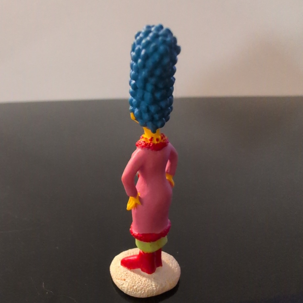 Hawthorne Village Marge Simpson Oh My Goodness Christmas Village Figurine 78449 - Picture 3 of 5